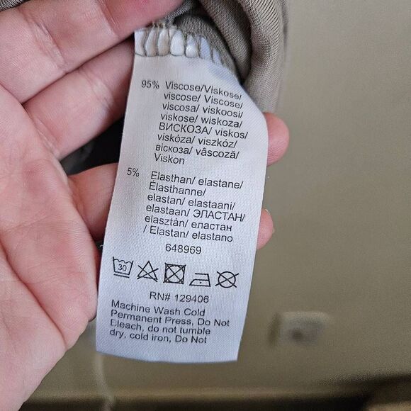 Venus Sleeveless Dress - Picture 5 of 8